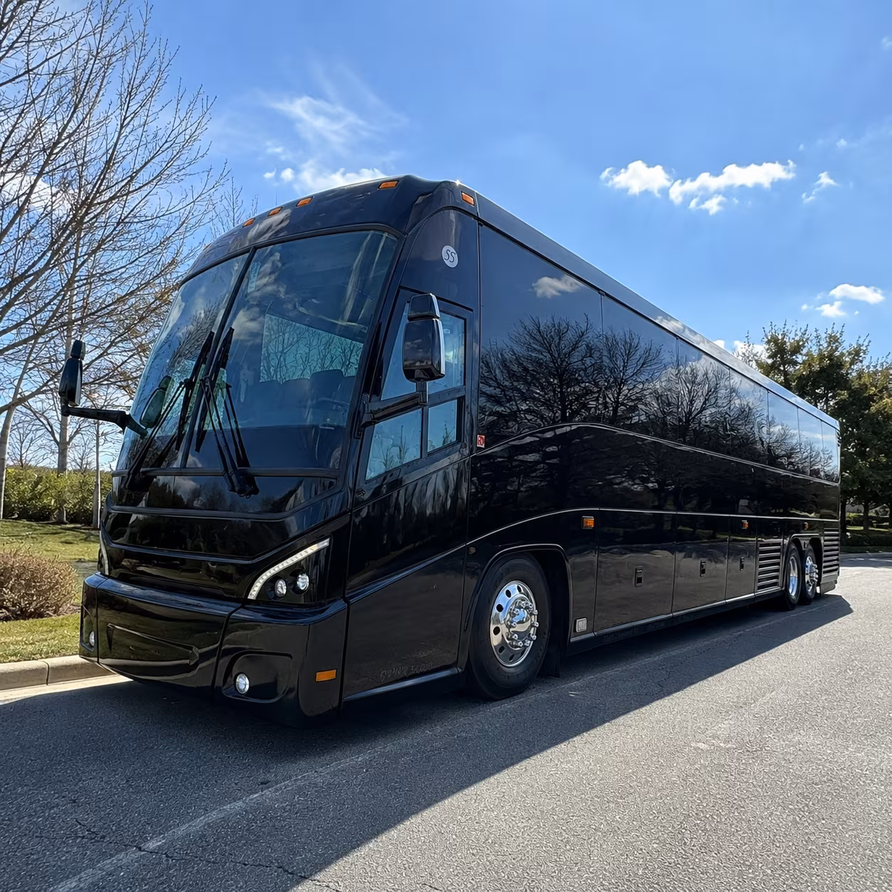 shuttle buses for sunnyvale groups flying out during peak bay area travel periods